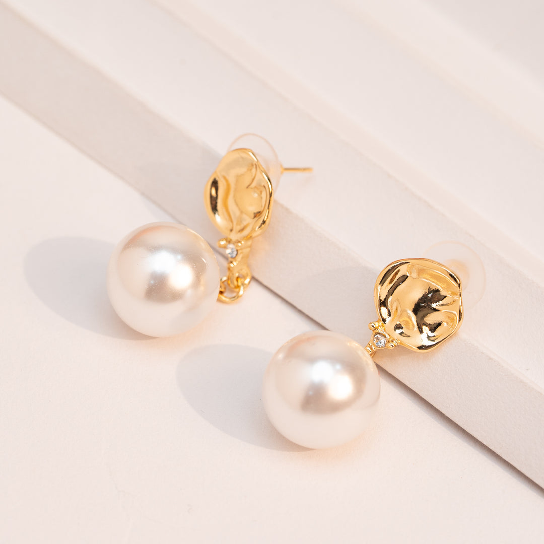 Elara Pearl Sculpted Drop Earrings