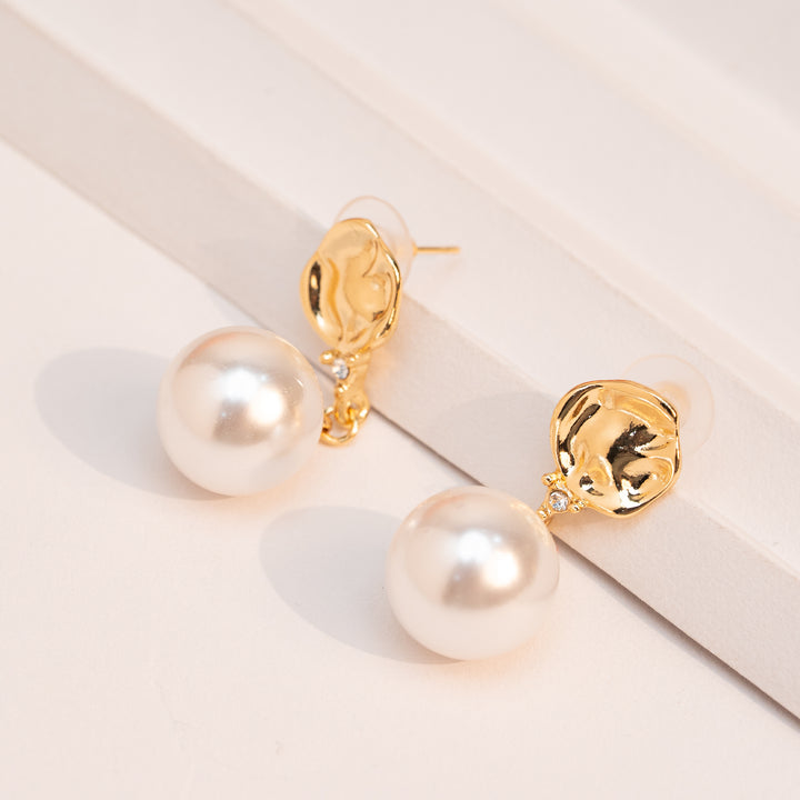 Elara Pearl Sculpted Drop Earrings