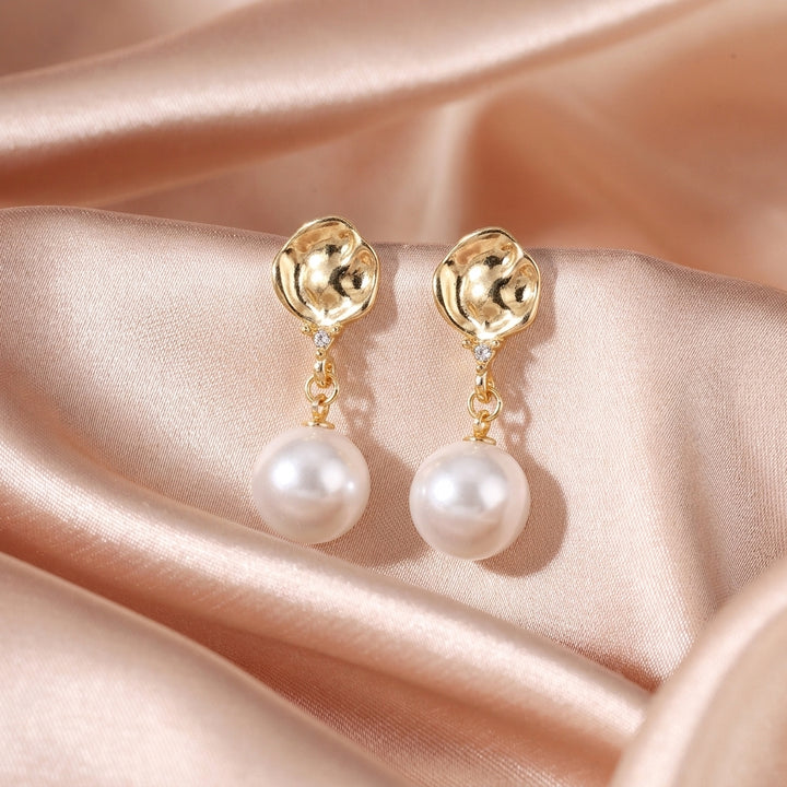 Elara Pearl Sculpted Drop Earrings