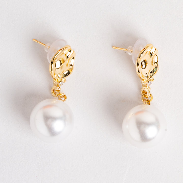 Elara Pearl Sculpted Drop Earrings