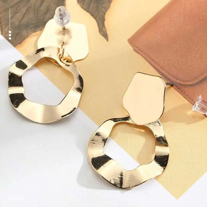 Gold Shine Asymmetrical Wavy Round Drop Earrings - Salty Accessories