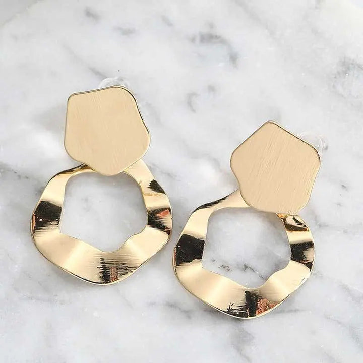 Gold Shine Asymmetrical Wavy Round Drop Earrings - Salty Accessories