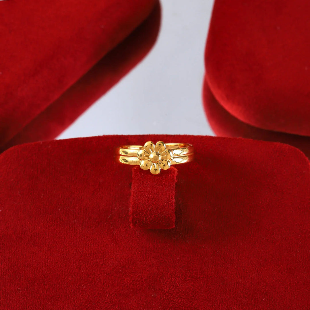 Golden Daisy Ring | Salty