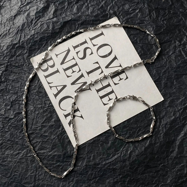 Gyre Twist Link Necklace