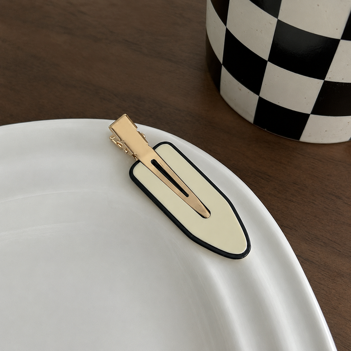 Creamy Oval Muse Hair Clip