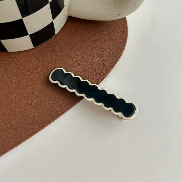 Noir Cloud Wave Hair Clip