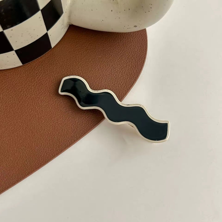 Noir Curve Hair Clip