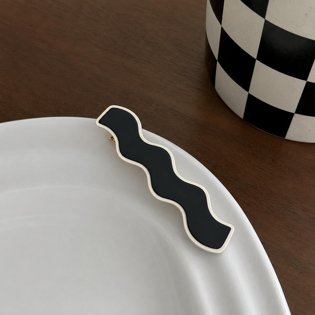 Noir Curve Hair Clip