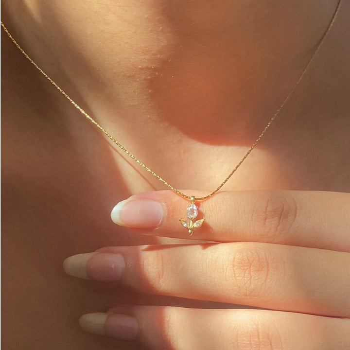 Tulip Rosebud Mini Pendant Necklace - Gold