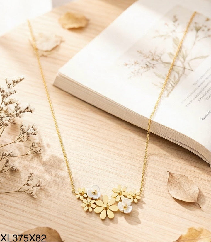 Golden Daisy Necklace | Salty