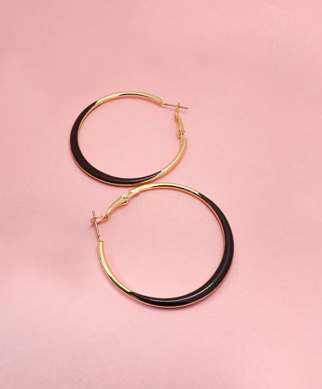 In Trend Gold Black Hoops - Salty Accessories