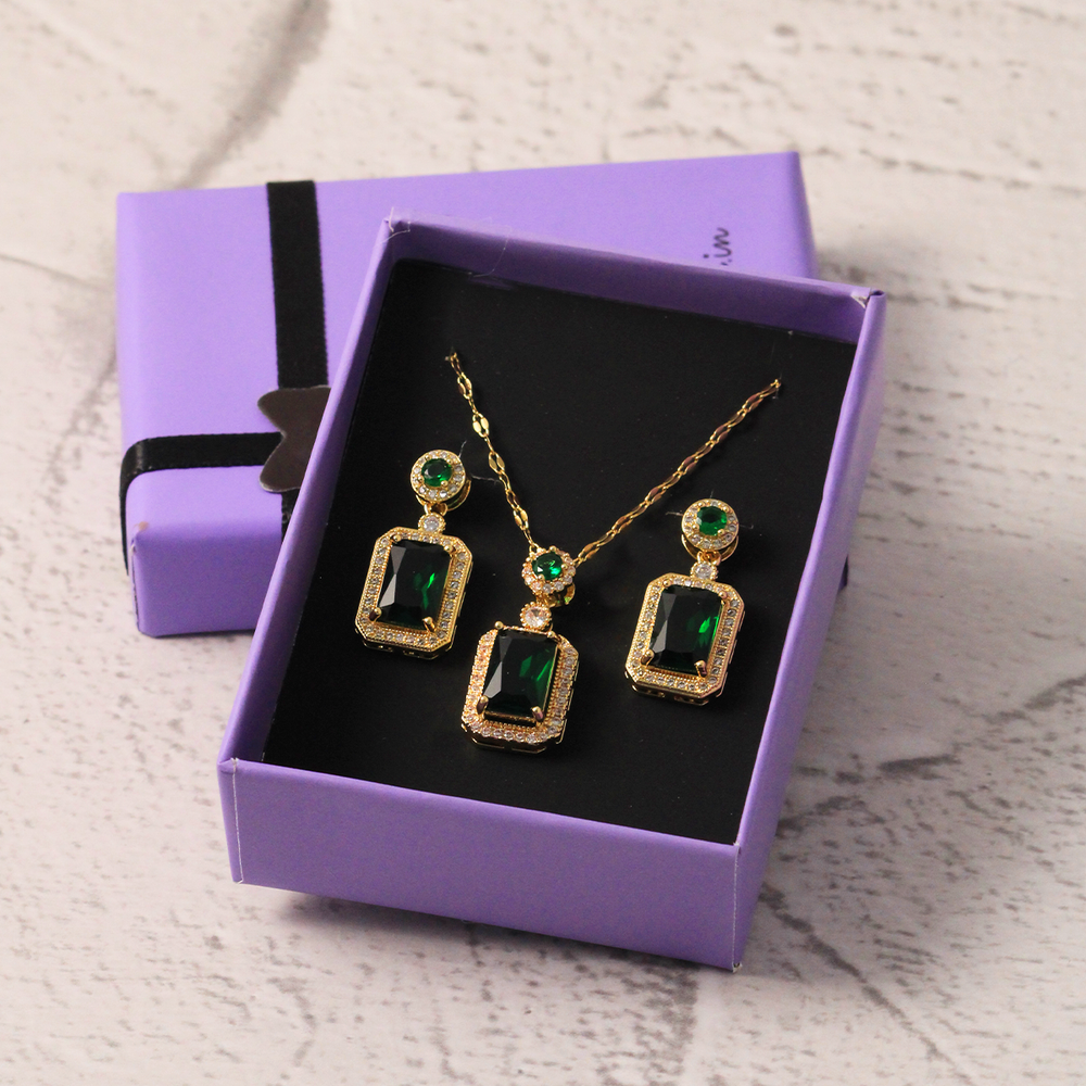 Kiara Advani Green Emerald Necklace and Earrings Set