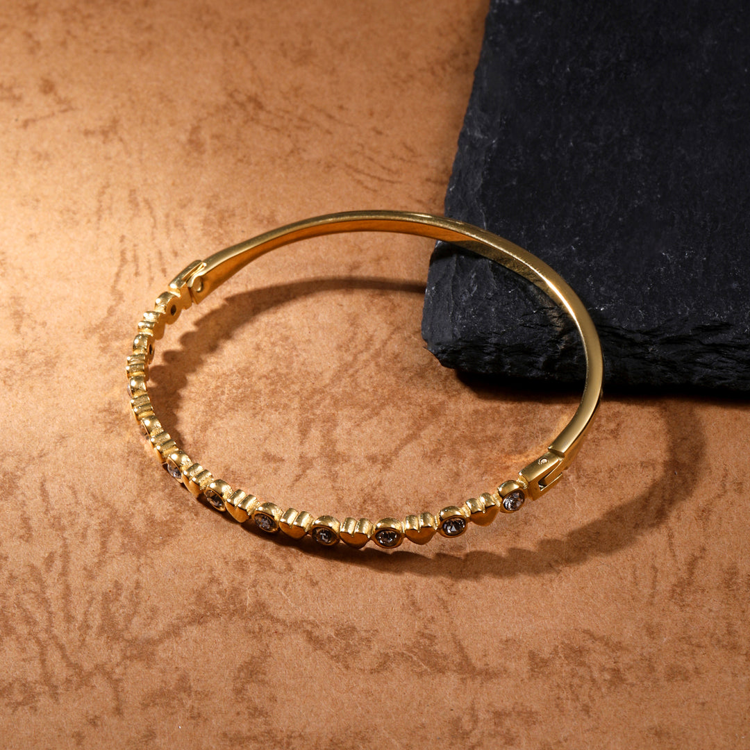 Hearts & Zircons Tennis Bracelet - Gold