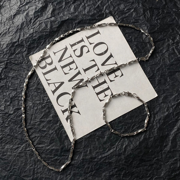 Gyre Twist Link Necklace
