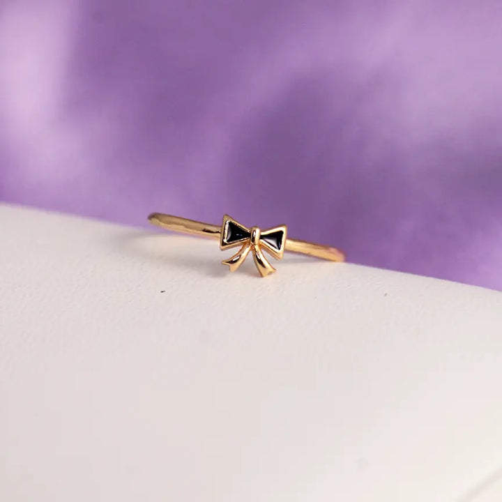 Minimal Bow Gold Black Ring