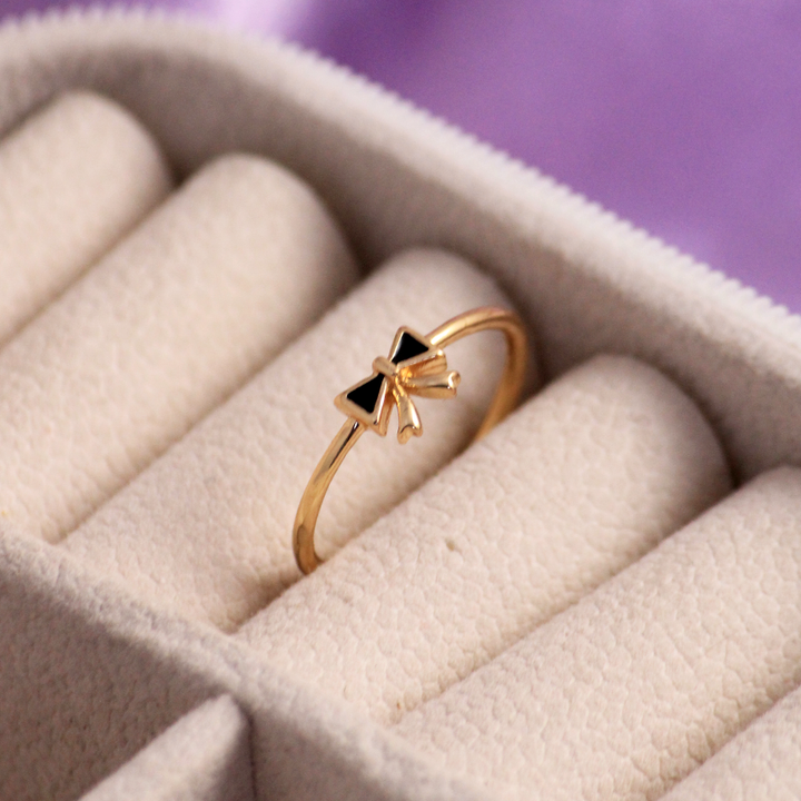Minimal Bow Gold Black Ring