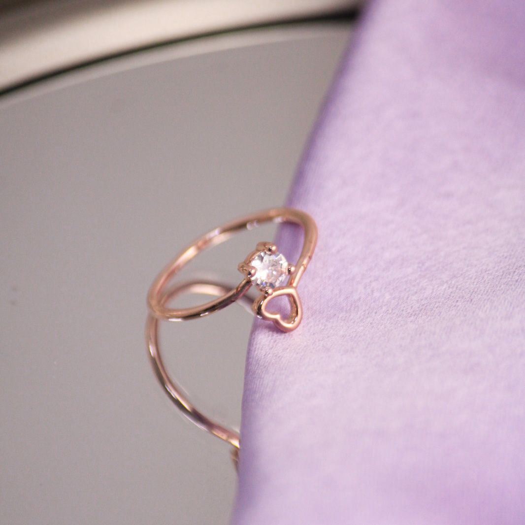 Minimal Heart Diamond Ring