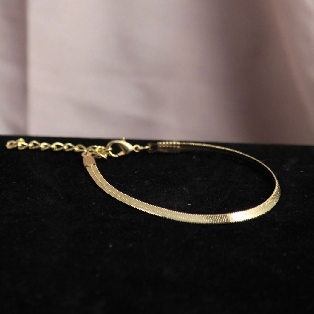 Minimal Vintage Golden Bracelet