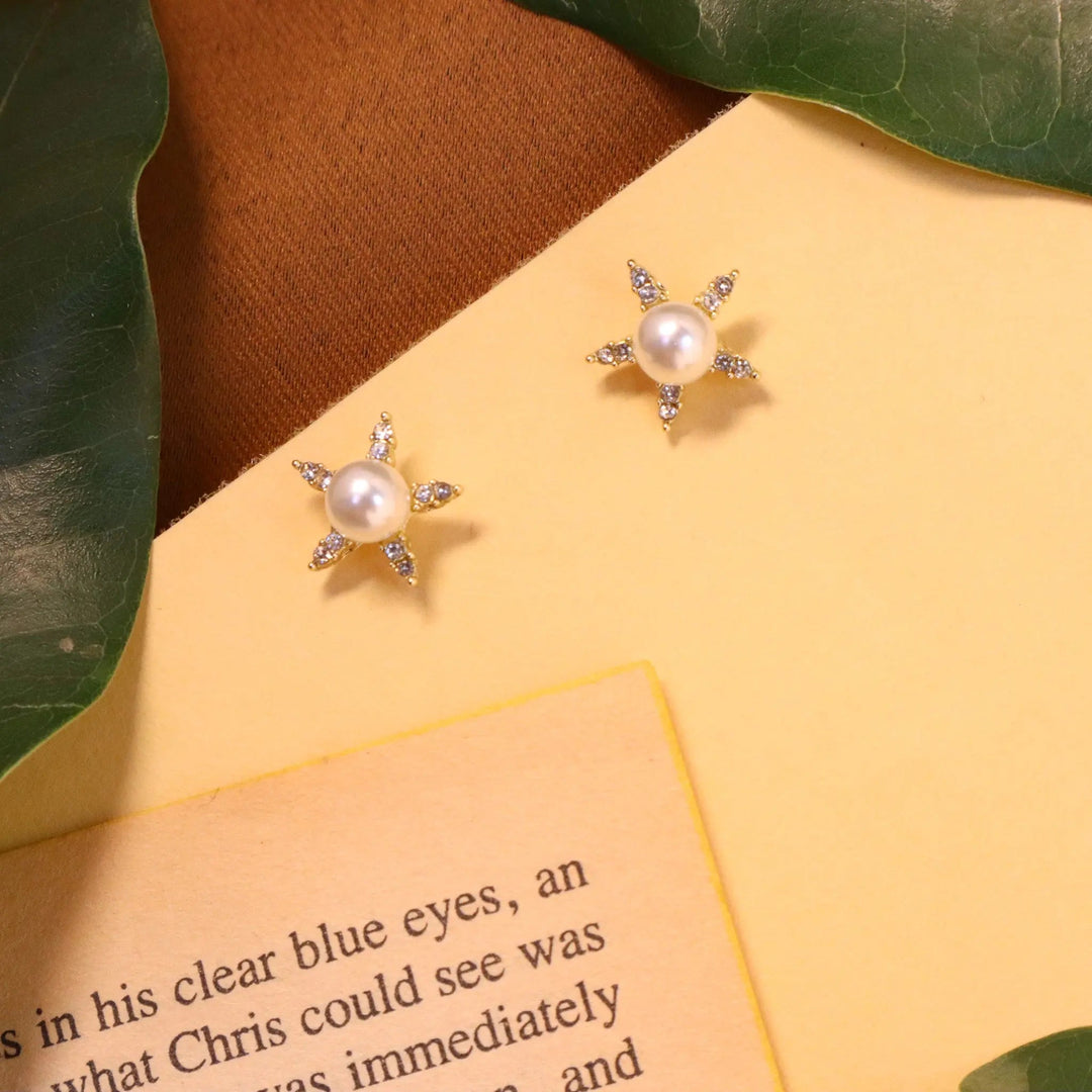 Mis match stars pearl earrings - Salty Accessories