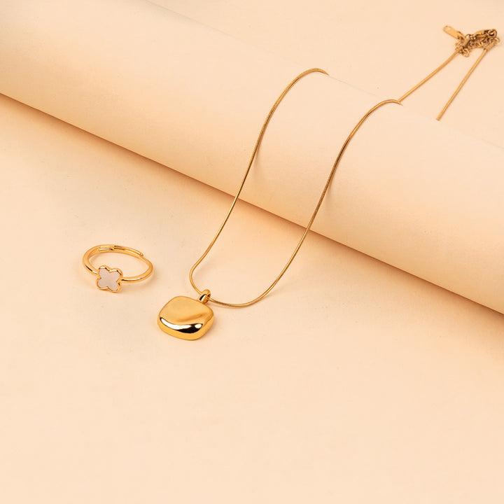 Serene White and Gold Jewellery Set