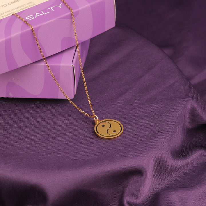 Yin-yang necklace - Gold - Salty Accessories
