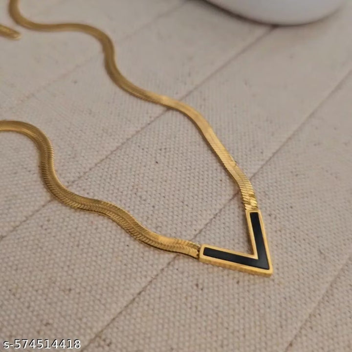 Vandal V Pendant Chain Necklace - Black