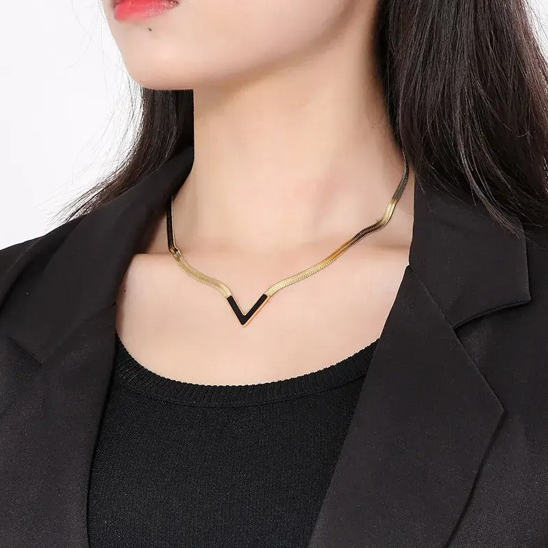 Vandal V Pendant Chain Necklace - Black