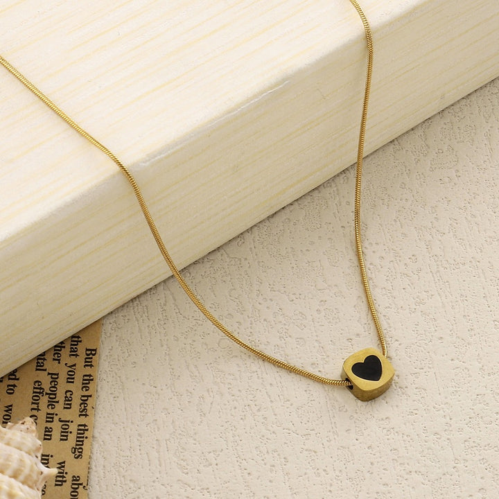 Embbed Black Heart Necklace - Salty Accessories