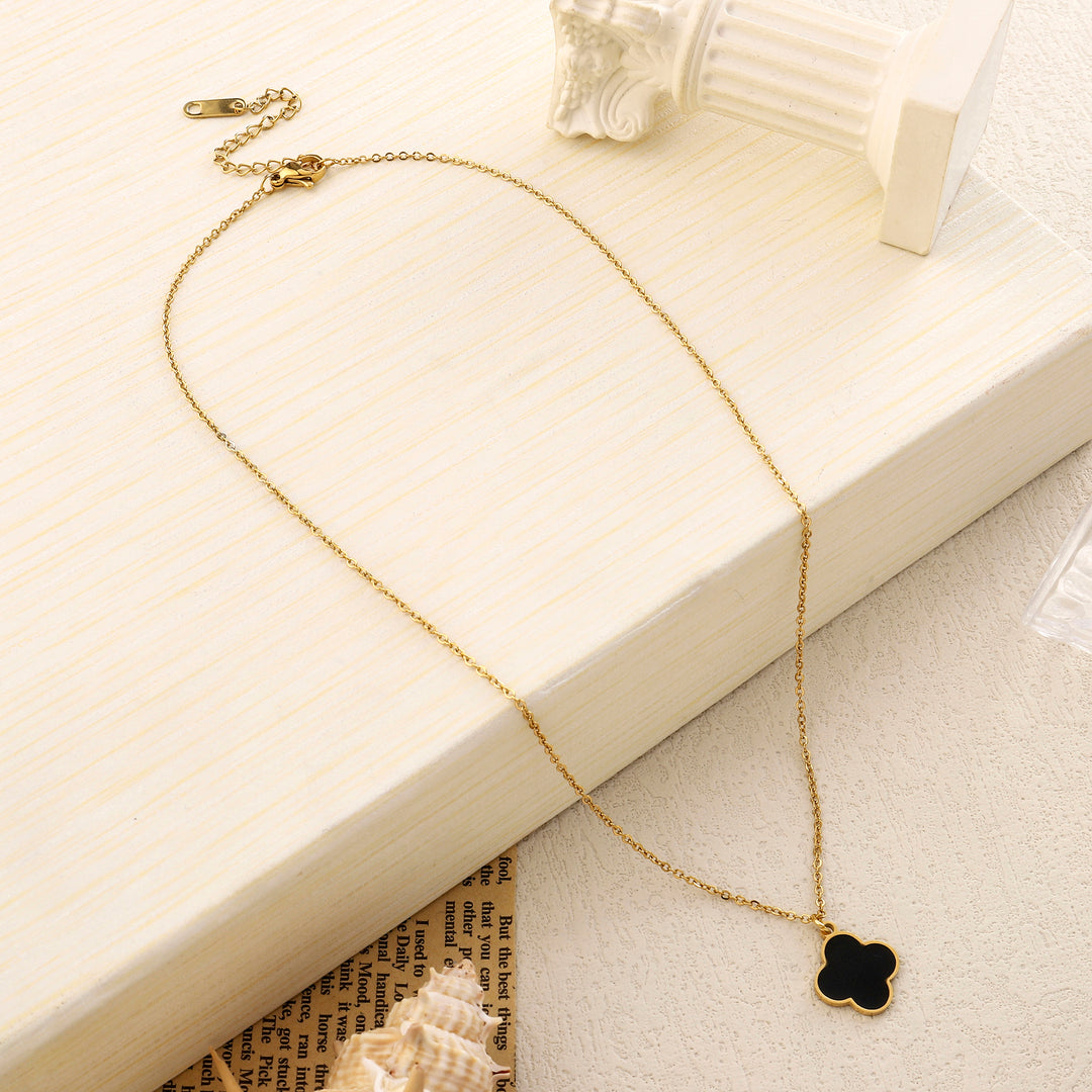 Black Beauty Clover Gold Necklace