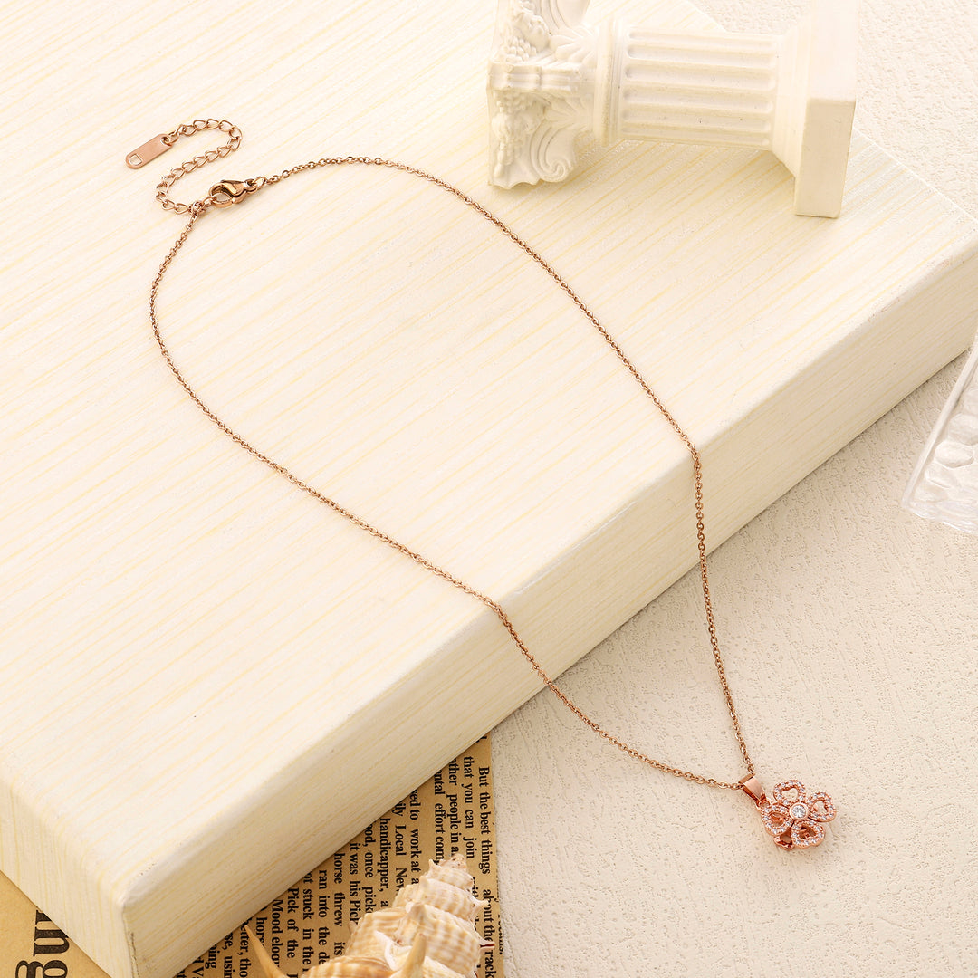 Vyara Clover Rosegold Necklace - Salty Accessories