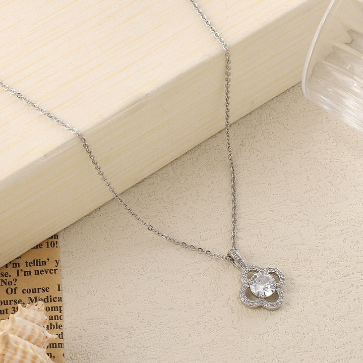 Bauble Crystal Clover Necklace - Salty Accessories