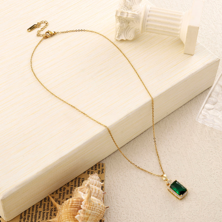Pretty Emerald Gem Gold Necklace