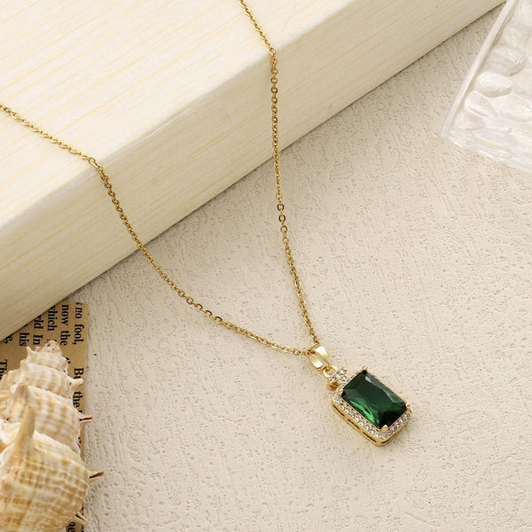 Pretty Emerald Gem Gold Necklace