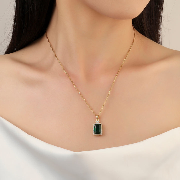 Pretty Emerald Gem Gold Necklace