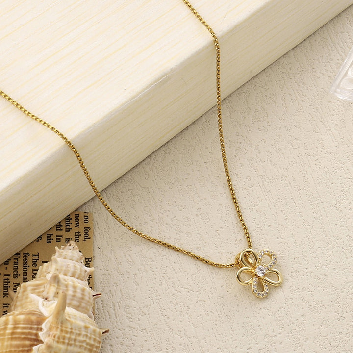 Poshy Crystal Flower Gold Necklace - Salty Accessories