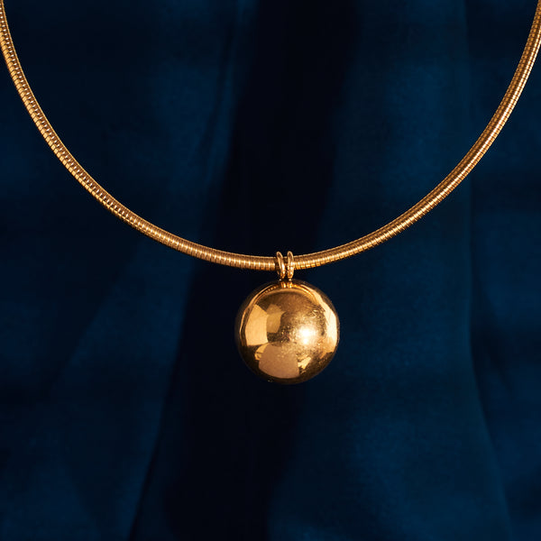 Magnetic Charisma Gold Necklace