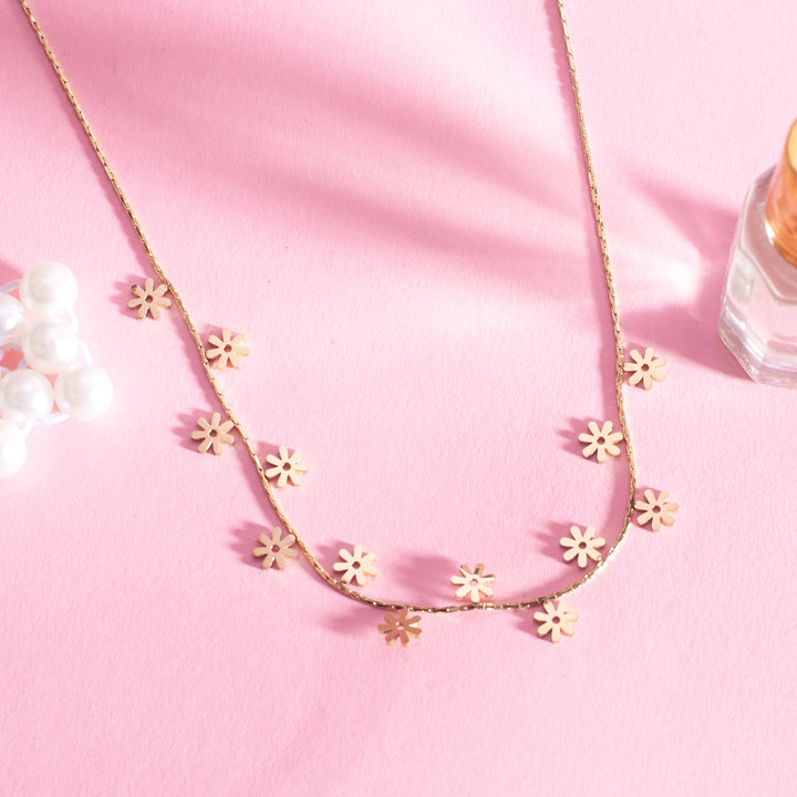 Minimalist  Daisy Gold Necklace