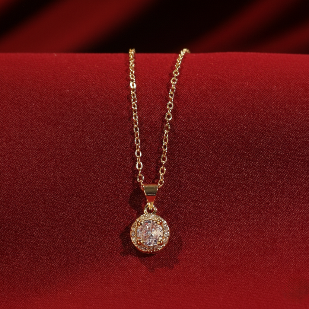 Gleam Kiss Necklace