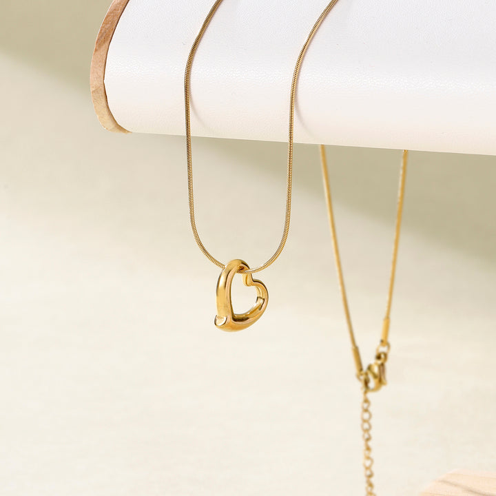 Swaying Heart Necklace