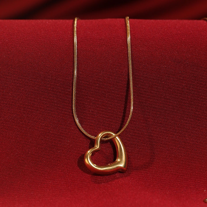 Swaying Heart Necklace - Salty Accessories