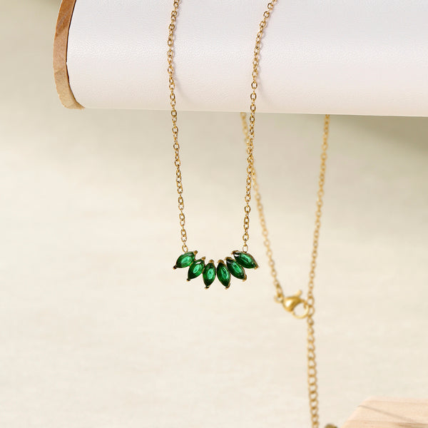 Peony Kiss Green Necklace