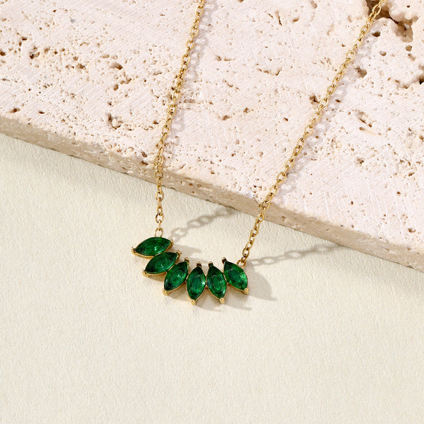 Peony Kiss Green Necklace