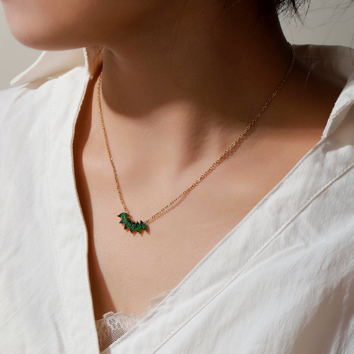 Peony Kiss Green Necklace