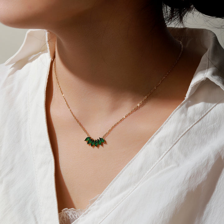 Peony Kiss Green Necklace