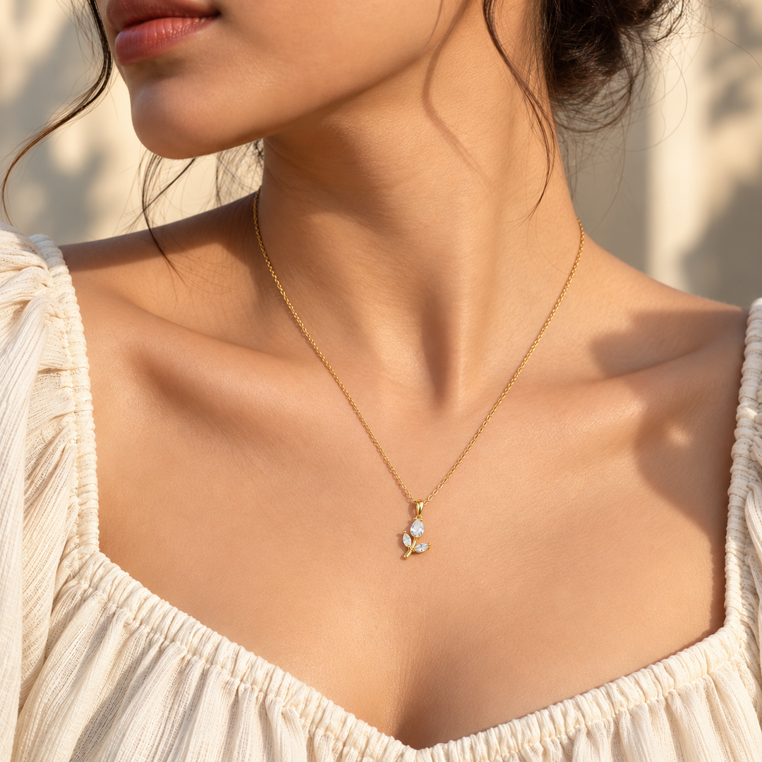 Tulip Rosebud Mini Pendant Necklace - Gold