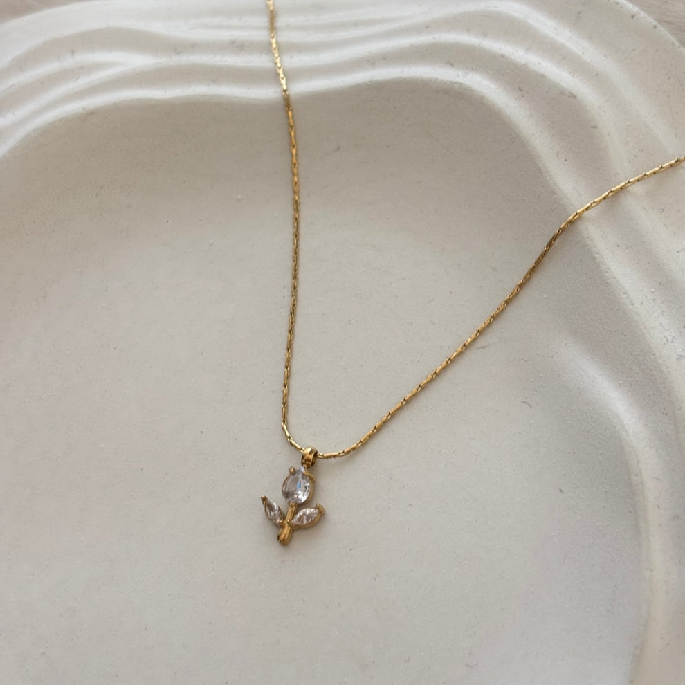 Tulip Rosebud Mini Pendant Necklace - Gold