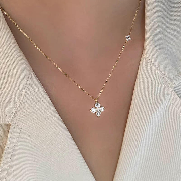 Daisy Glow Sparkling Necklace