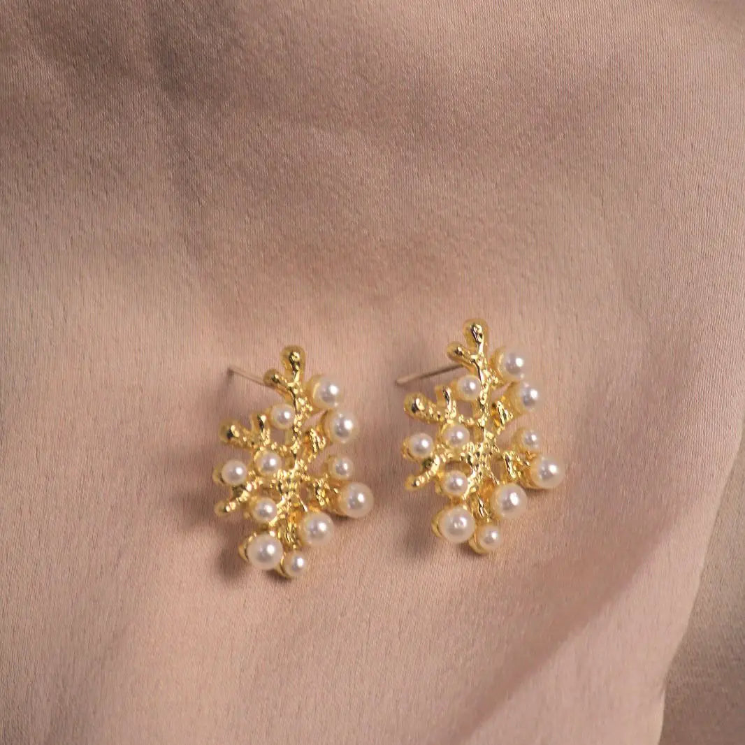 Pearl It Up Golden Studs - Salty Accessories