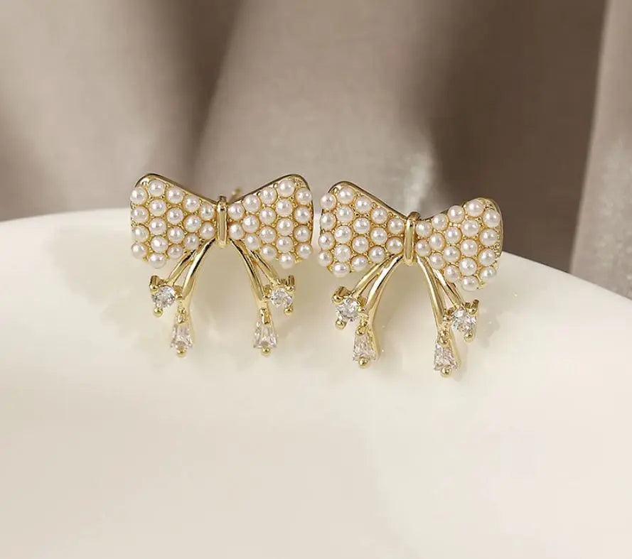 Pearls Bow Studs