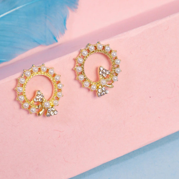 Pretty Pearls Filled Stud